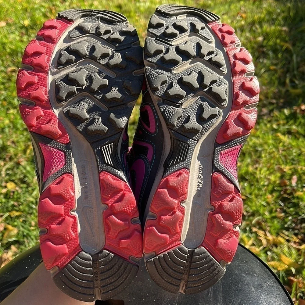 NIKE Alvord 10 Sneakers Womens size 6 Pink/Gray